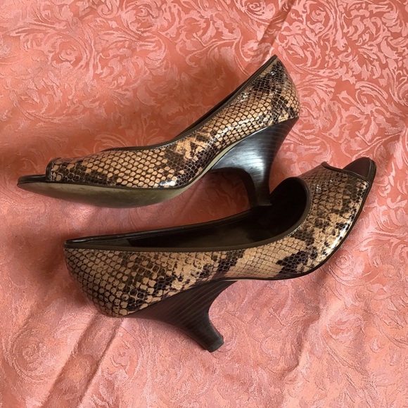 FRANCO SARTO faux snakeskin peep toe heels - Picture 5 of 8
